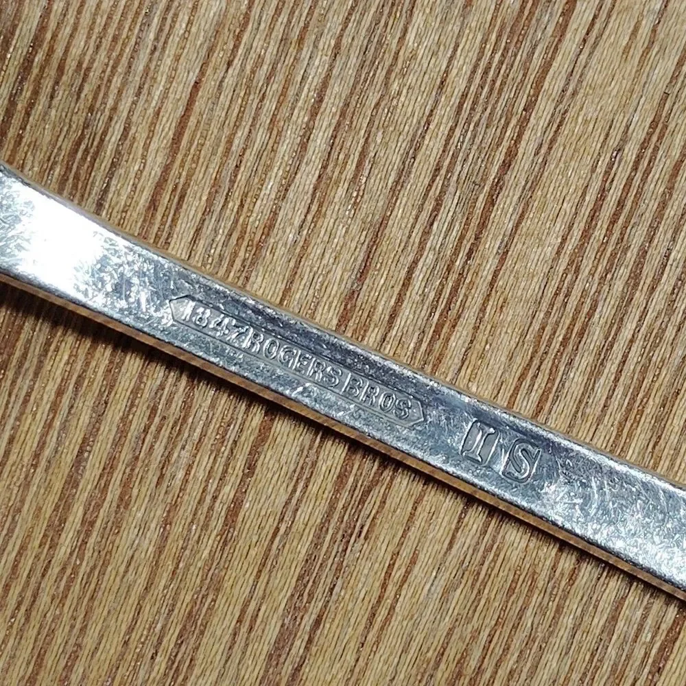 1847 Rogers Bros IS LOVELACE Silverplate Flatware 4 Salad Forks 6-3/4